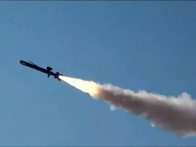 انهدام یک فروند موشک کروز آمریکایی در آسمان کهنوج+ عکس