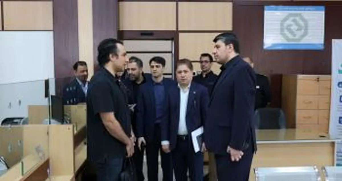 بازدید مدیرعامل از نحوه فعالیت شعبه کشیک مرکزی بانک توسعه صادرات ایران