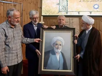 حدادعادل: کتابخانه‌های بزرگ دانشنامه‌ای درباره مصححان برجسته ایران تدوین کنند