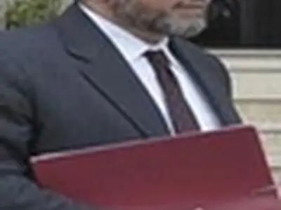 نخست‌وزیر سابق مصر به یک سال حبس و انفصال از خدمت محکوم شد