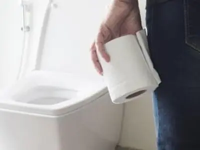 تکنیک‌های حرفه‌ای برای رفع گرفتگی توالت با دستمال کاغذی
