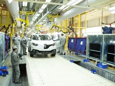 Iranian carmaker says cannot deliver presold Renaults