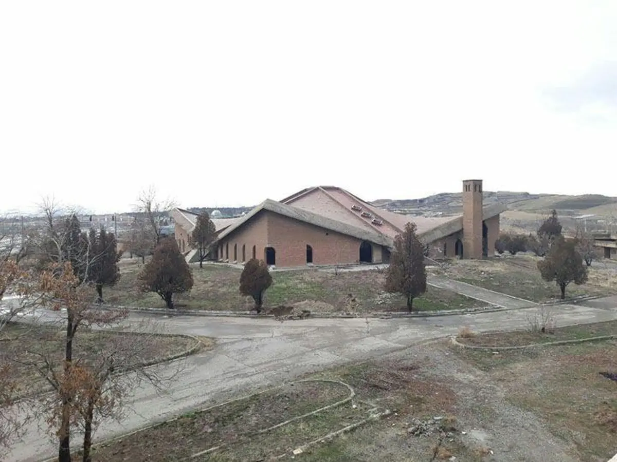 قدیمی‌ترین ساختمان رسانه ملی ارومیه؛ پناهگاه معتادان و چرای گوسفندان/ این ساختمان ۵۱ ساله قرار بود به تالار شهر تبدیل شود