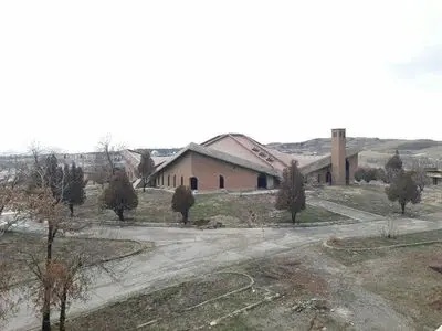 قدیمی‌ترین ساختمان رسانه ملی ارومیه؛ پناهگاه معتادان و چرای گوسفندان/ این ساختمان ۵۱ ساله قرار بود به تالار شهر تبدیل شود