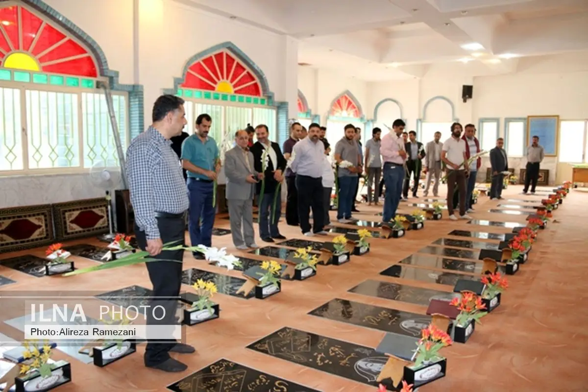 تجدید میثاق هنرمندان هفتمین جشنواره تئاتر خیابانی شهروند لاهیجان با شهدا