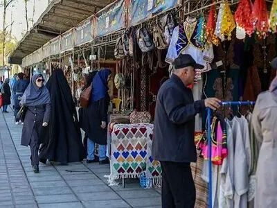 بازارچه دائمی صنایع‌دستی استان در عرصه شمالی قلعه فلک‌الافلاک که بر اثر جنگ آسیب‌دیده بود بازگشایی شد