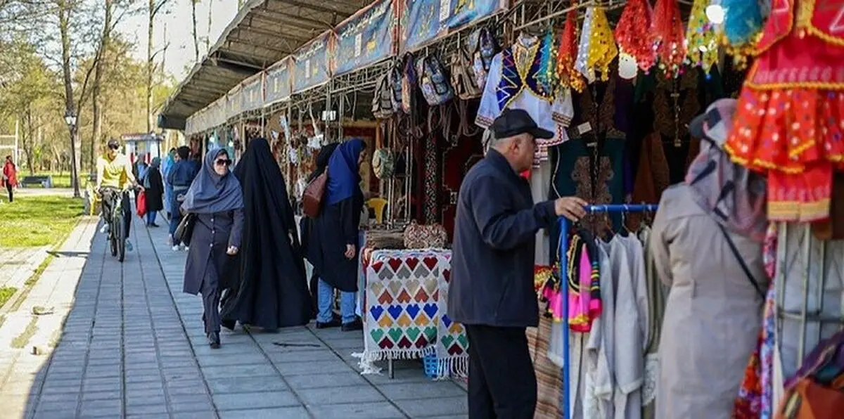 بازارچه دائمی صنایع‌دستی استان در عرصه شمالی قلعه فلک‌الافلاک که بر اثر جنگ آسیب‌دیده بود بازگشایی شد