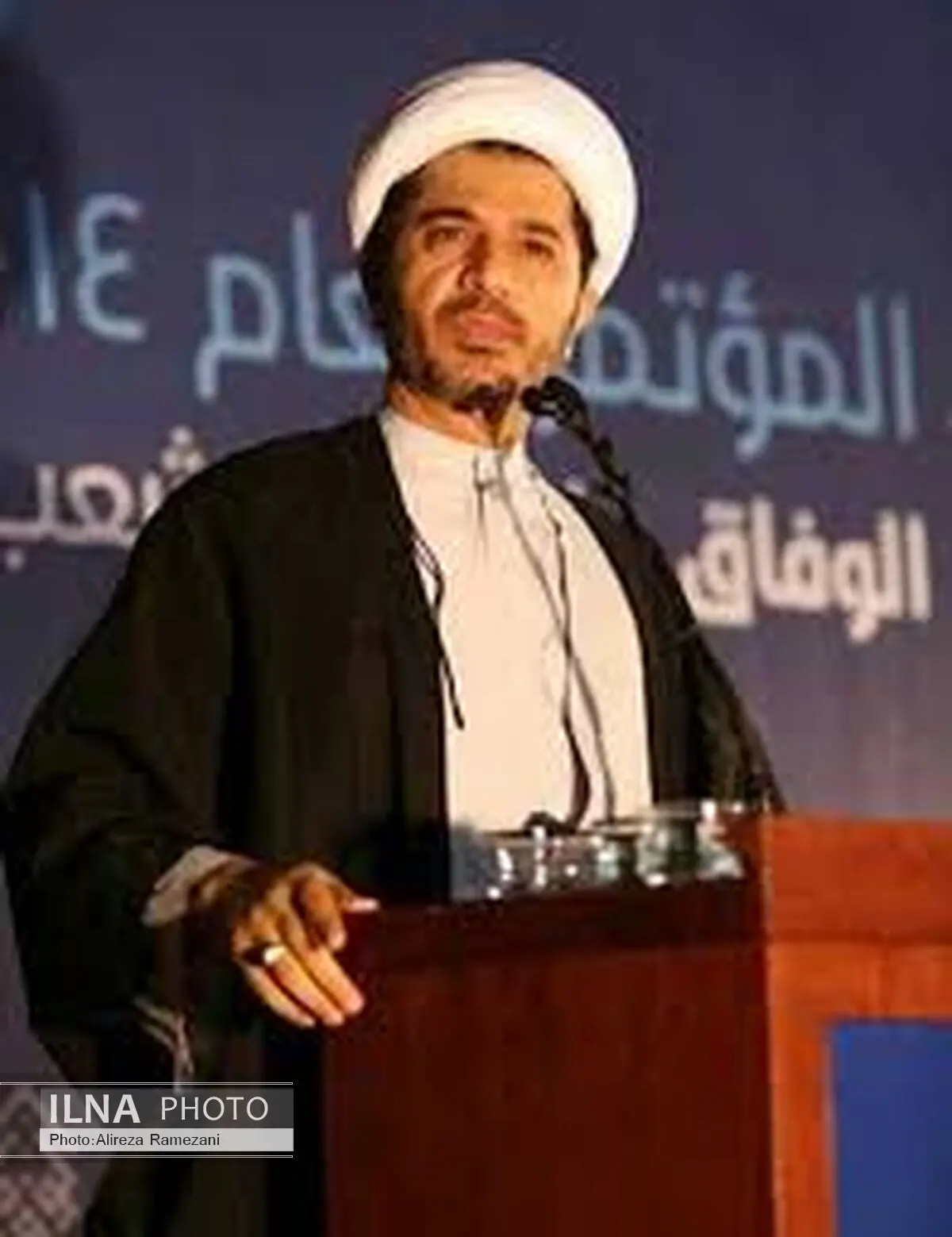 به مبارزه مسالمت‌آمیز تا دستیابی به بحرین دموکراتیک ادامه می‌دهم