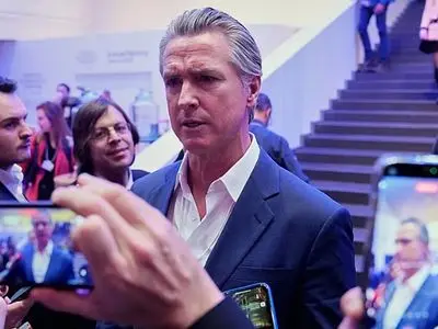 فرماندار کالیفرنیا به اروپایی‌ها: تعارفات بس است با مشت به صورت ترامپ بزنید!