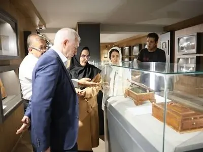 آباده باید به پایتخت جهانی منبت‌کاری تبدیل شود 