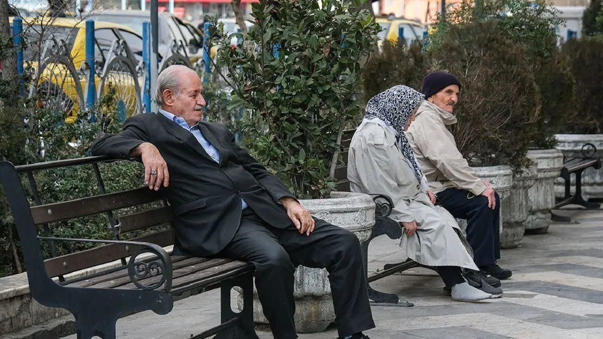 اقدام زیبای یک مغازه دار برای کمک به عابران خسته + تصویر