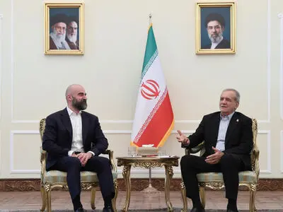 الرئيس بزشكيان یستقبل بافل طالباني ويؤكد ان مسائل المنطقة يمكن حلها عبر التعاون والحوار