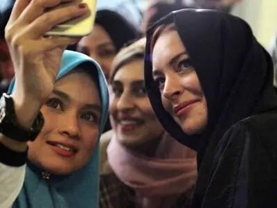 بازیگر جنجالی و پر حاشیه با حجاب شد!/ عکسها