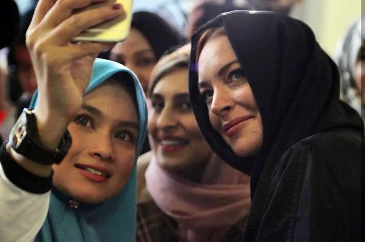 بازیگر جنجالی و پر حاشیه با حجاب شد!/ عکسها