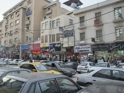 تمرکز مطب پزشکان در بافت مرکزی خرم‌آباد موجب تشدید ترافیک و ایجاد مشکلاتی برای شهروندان شده است