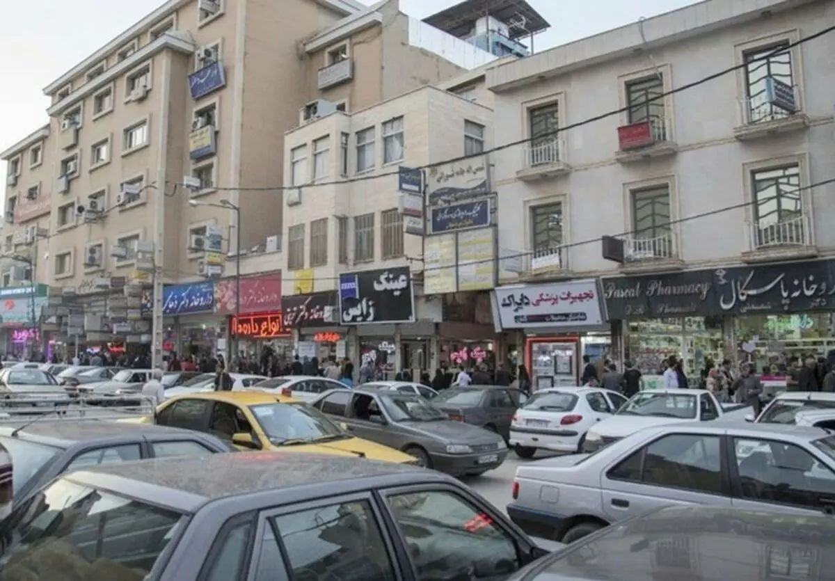 تمرکز مطب پزشکان در بافت مرکزی خرم‌آباد موجب تشدید ترافیک و ایجاد مشکلاتی برای شهروندان شده است