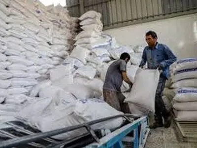 توزیع بیش از ۷ هزار کیسه آرد در ۱۴ روستای صعب‌العبور کوهرنگ