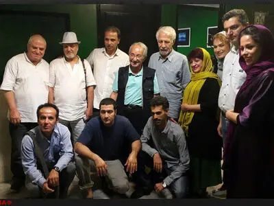 تئاتر جدی با چنین نمایش‌هایی زنده است