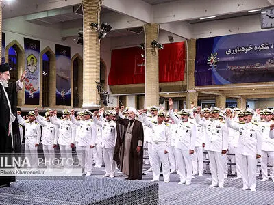 دیدار کارکنان و خانواده‌های ناوگروه ۸۶ ارتش جمهوری اسلامی ایران با رهبر انقلاب اسلامی 