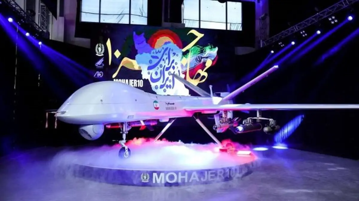 وزارة الدفاع الإیرانیة تکشف عن نسخة متطورة من طائرات "مهاجر-10" المسیرة