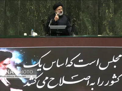 در سنوات قبل اقتصاد را به اراده بیگانگان گره زده بودند/  استقراض از بانک مرکزی و افزایش پایه پولی خط قرمز است/ وضعیت تورمی شکل کاهشی به خود گرفته است