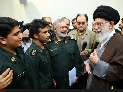 فیلم / دیدار بازداشت کنندگان نظامیان متجاوز آمریکایی با رهبر انقلاب