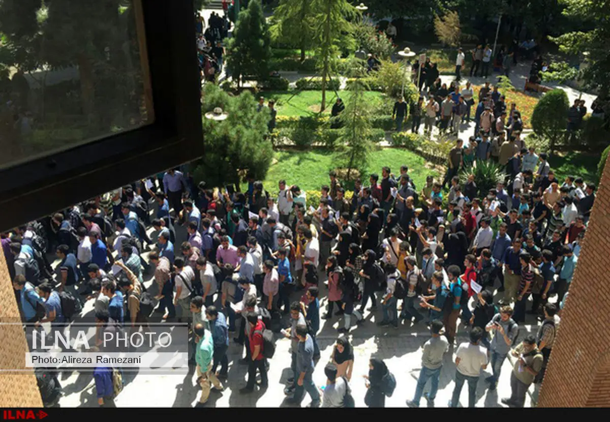 تجمع اعتراضی دانشجویان به قوانین انضباطی و تبعیضآمیز خوابگاه/چک کردن از طریق دوربینها و گیتهای امنیتی