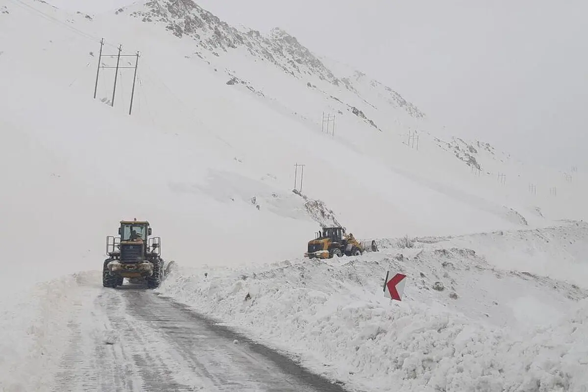 راه 129 روستای قزوین با بارش برف مسدود شد