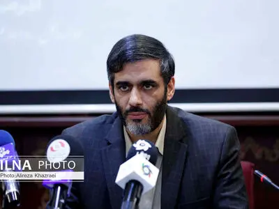 دوستان انقلاب در تحلیل‌های خود مراقب باشند که در مسیر رهبر فرزانه حرکت کنند