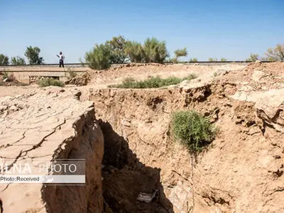 از بین رفتن تالاب‌ها و دریاچه های فارس در سال‌های گذشته/ میزان فرونشست زمین در فارس به بالاترین رقم رسید/ به بهانه رقابت با خوزستان در تولید گندم، تمام آب استان را حیف و میل کردند 