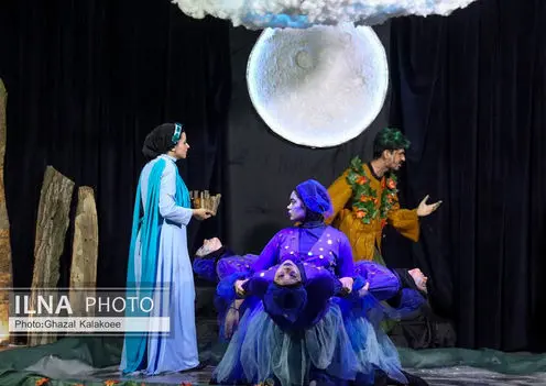 اجرای نمایش «شبی که باد در شاخ‌هایم پیچید» 
