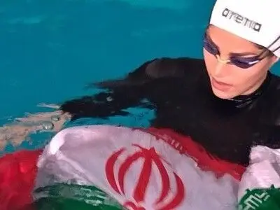 175 دقیقه شنا با دستان بسته به یاد 175 غواص شهید