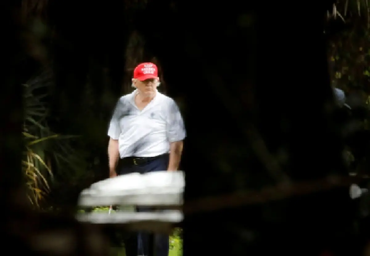 Trump took classified items to Mar-a-Lago, National Archives says