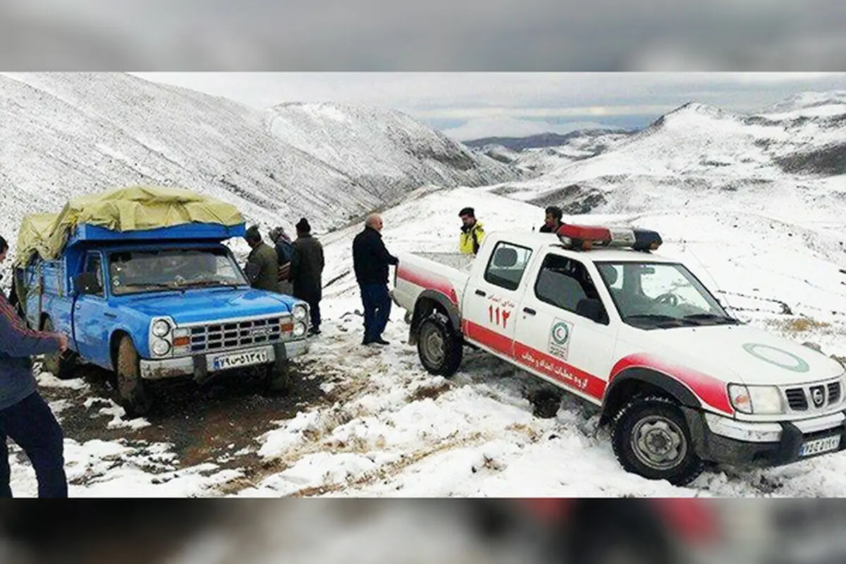 نجات یک خانواده عشایری گرفتار در برف ارتفاعات سبلان