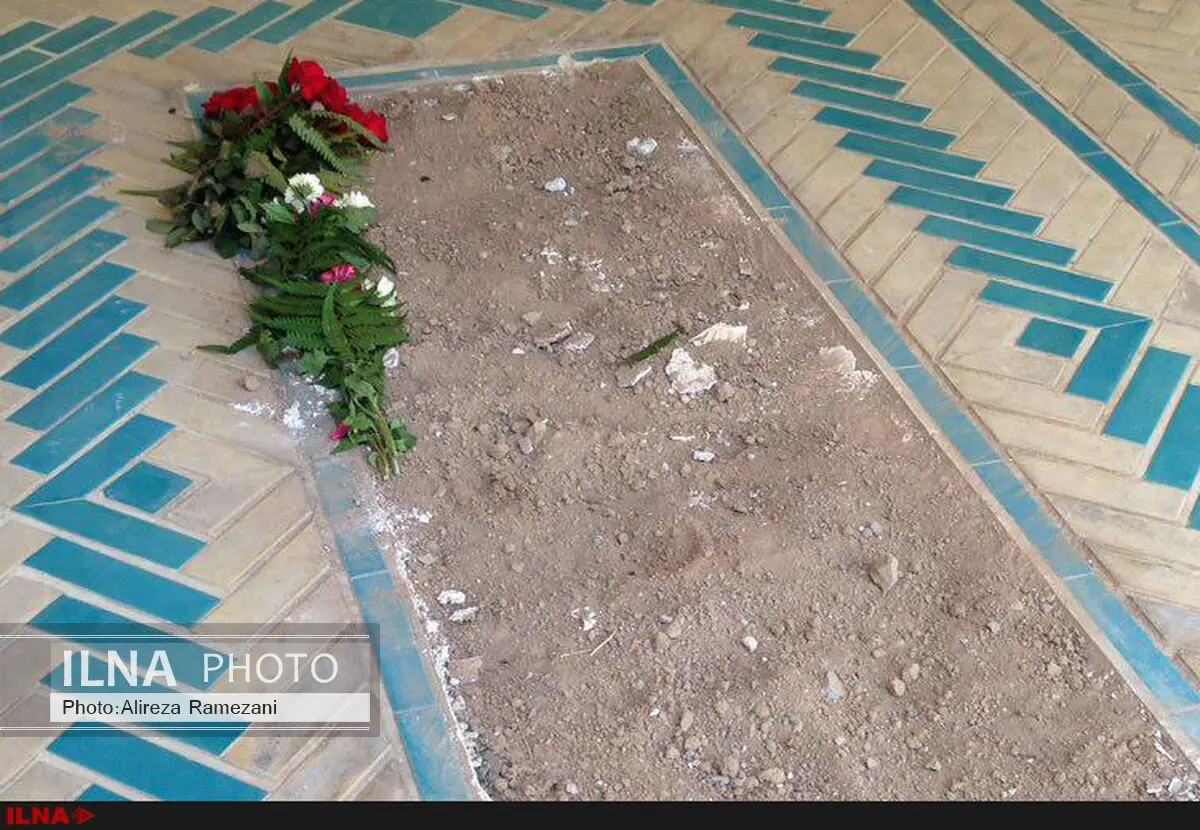 سنگ مزار آرامگاه استاد ایرج افشار مفقود شد