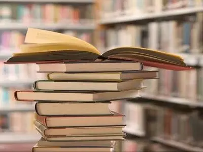 کتاب‌های «سخن دست‌ها» و «رفتن به آن طرف» منتشرشدند