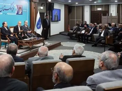  ما بدون توجه به گروه و حزب دنبال به کار گرفتن افراد متخصص برای حل مشکلات هستیم