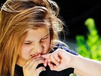 ۶ راهکار ساده برای جلوگیری از جویدن ناخن
