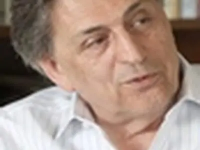 پیکر سید صادق طباطبایی در حرم امام(ره) آرام گرفت