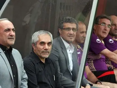 طاهری: اینقدر توی سر بازیکنان پرسپولیس نزنید/ وقت انتقام، تفرقه و صحبت‌های حاشیه‌ای نیست