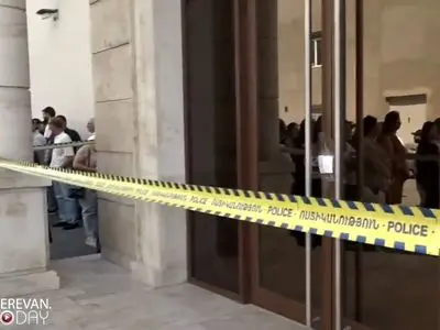 اعتراض صدها کارگر ارمنی به بلاتکلیفی/ مالک میلیاردر دستگیر شد