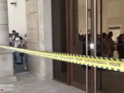 اعتراض صدها کارگر ارمنی به بلاتکلیفی/ مالک میلیاردر دستگیر شد