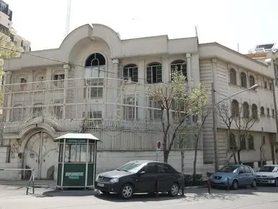 مصدر مطلع: السفارة السعودیة بدأت نشاطها في طهران رسمیا