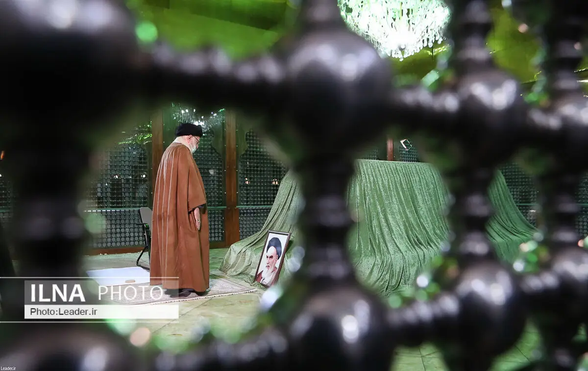 حضور رهبری بر مزار مرحوم هاشمی رفسنجانی