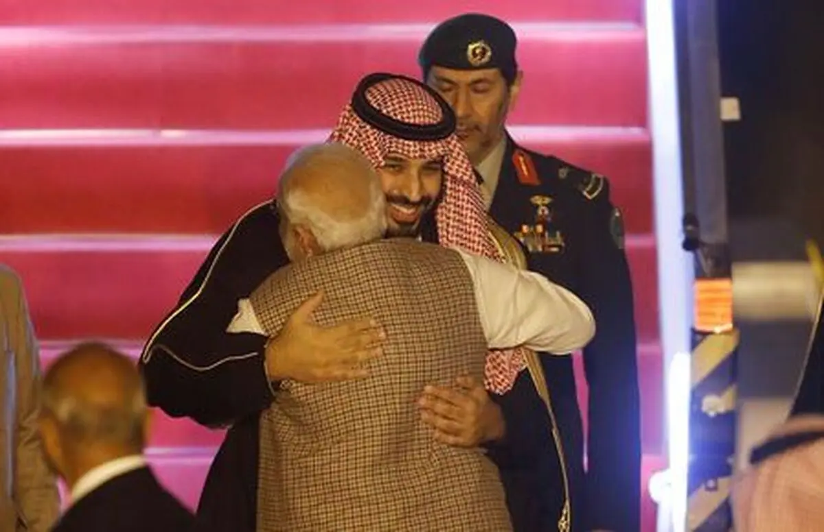 سنت شکنی در استقبال از بن سلمان ادامه دارد/نارندرا مودی هم به فرودگاه رفت!