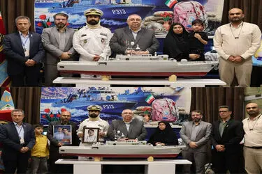 تجلیل از خانواده شهدا و بازمانده ناوشکن دنا
