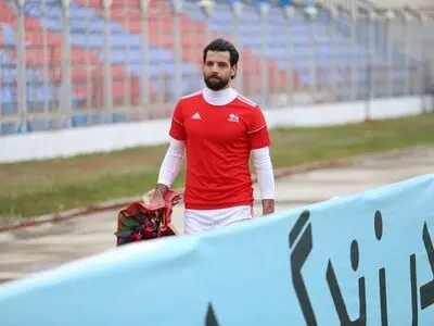 ویدئو: ضربه سر تماشایی عباس زاده به تیر دروازه برخورد کرد
