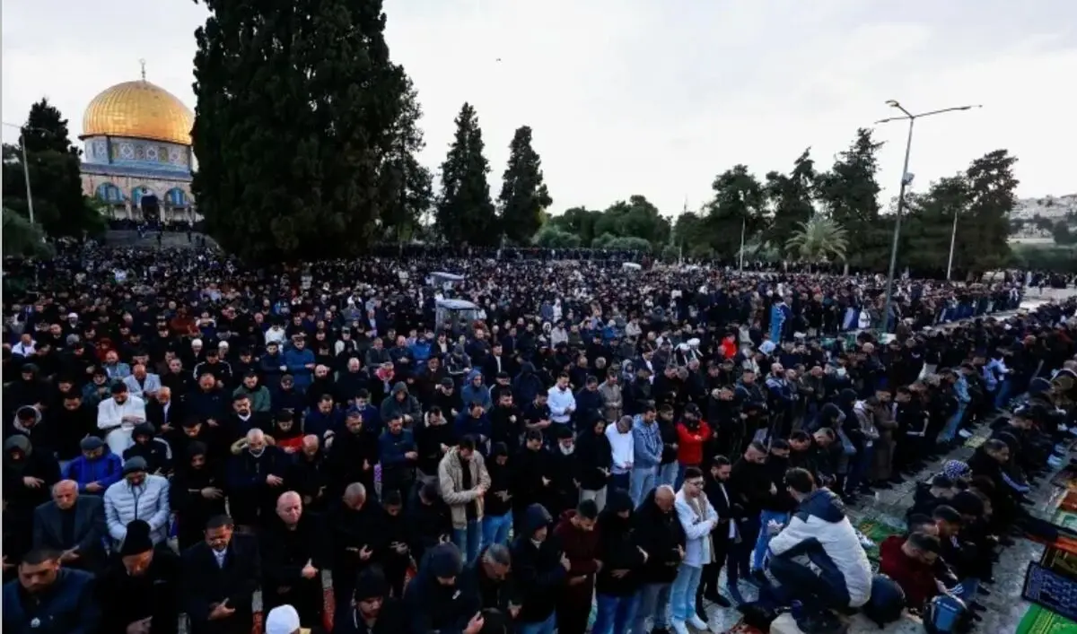 اقامه نماز عید فطر با حضور بیش از ۶۰ هزار فلسطینی در مسجد الاقصی
