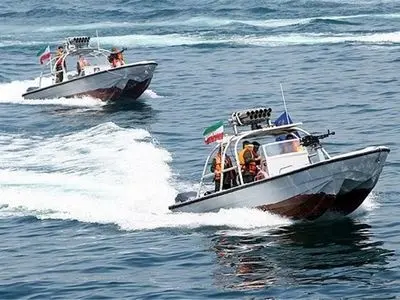 اخطار سپاه به ۷ شناور آمریکایی در تنگه هرمز