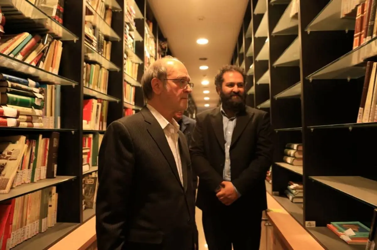 خانه تئاتر از انزوا بیرون کشیده شود